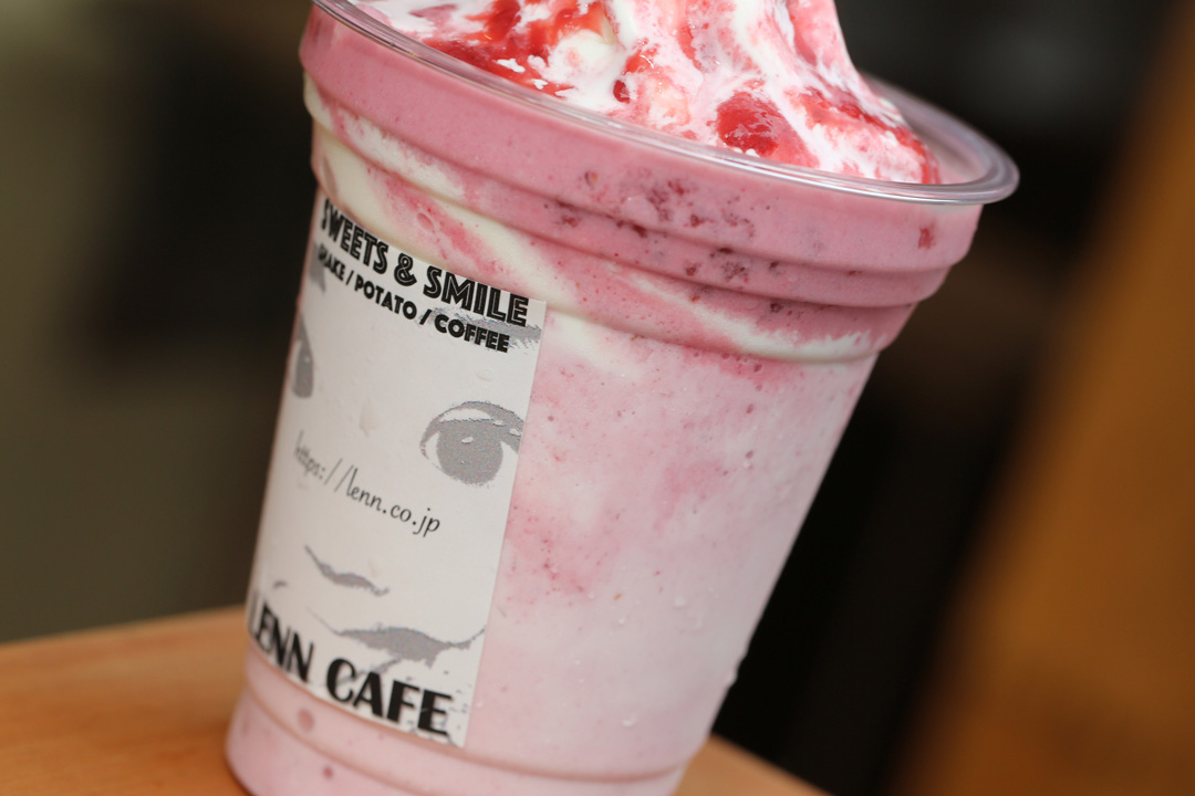 Strawberry-shake（生いちごシェイク）3　LENN CAFE（レンカフェ）