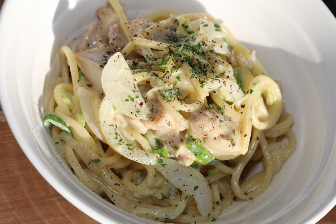 「鶏ネギ塩バターパスタ（Chicken Butter Cream Pasta）」レンカフェ（LENN CAFE）1