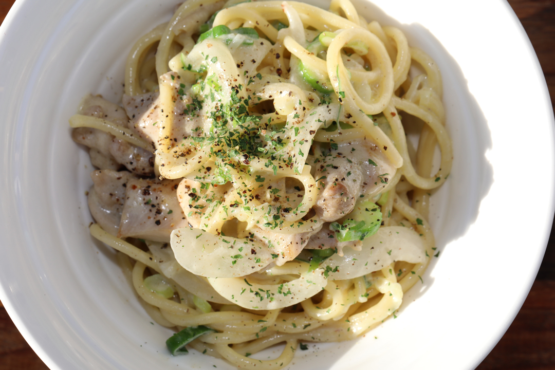 「鶏ネギ塩バターパスタ（Chicken Butter Cream Pasta）」レンカフェ（LENN CAFE）1