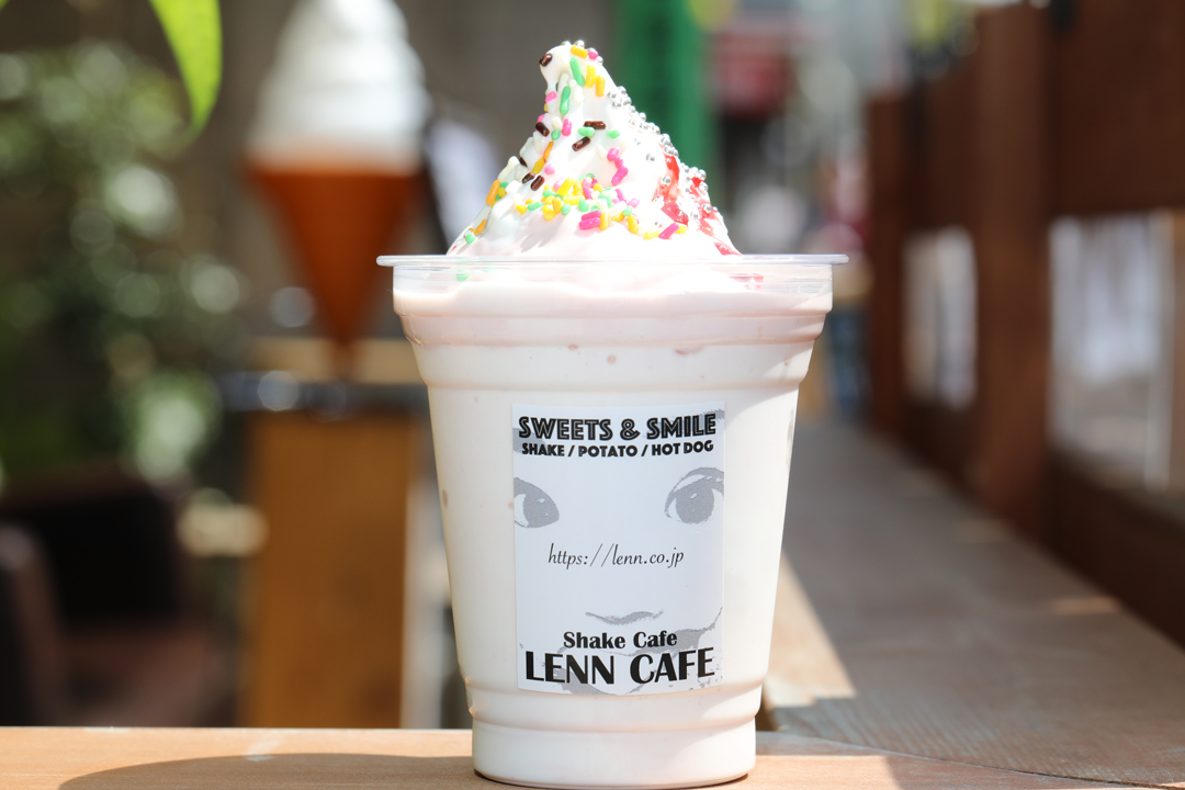 LENN CAFE（レンカフェ）「れんかふぇ・レンかふぇ」4月限定シェイク「Strawberry Rare Cheese Shake（ストロベリーレアチーズシェイク）」4