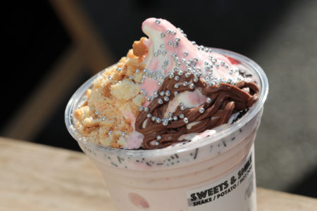 レンカフェ（LENN CAFE）ダブルチョコいちごクッキーシェイク（Double-Chocolate-Strawberry-Cookie-Shake）